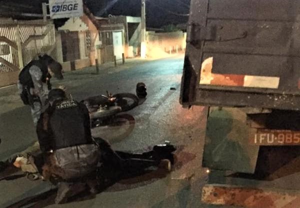 Colisão entre moto e caminhão deixa dois mortos no Sul do Piauí